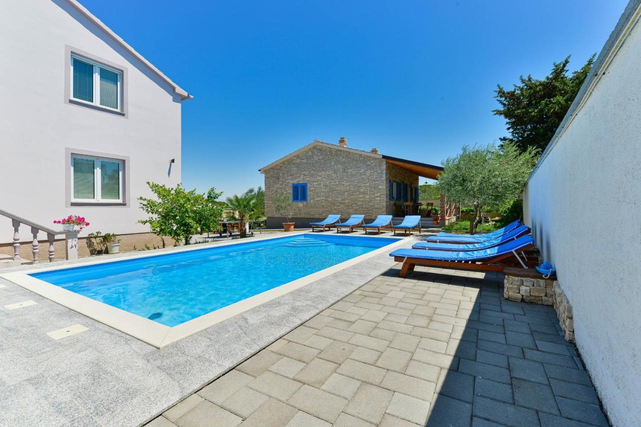 Family Friendly Apartments With A Swimming Pool Zadar - 18098 ภายนอก รูปภาพ